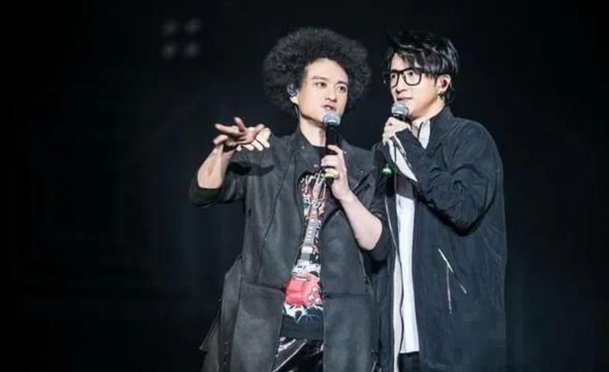 薛之谦与志同道合的朋友分享创作体验，开启新旅程_薛之谦演员创作历程_薛之谦和别人合作的歌
