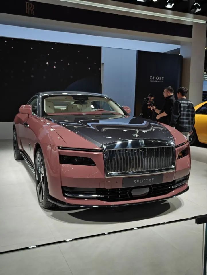 凯迪拉克最豪华的suv_凯迪拉克豪华品牌吗_凯迪拉克与其他豪华车品牌的比较